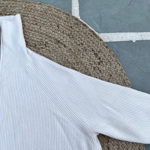 SOLD ❌ NWOT Off White ribbed woollen zipper Jacket cum Sweater - Picture 8 of 9